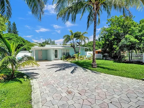 Cozy single family rental home at 1433 NE 27th Street in Pompano Beach, Florida