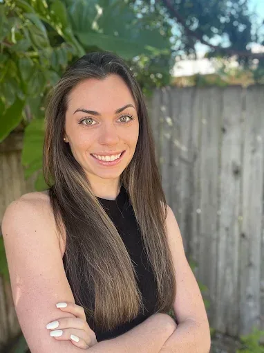 Portrait of Mia Druck, South Florida real estate agent